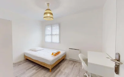 Chambre privée à 6 All. de la Futaie, 93160 Noisy-le-Grand, France, image 2 de 22