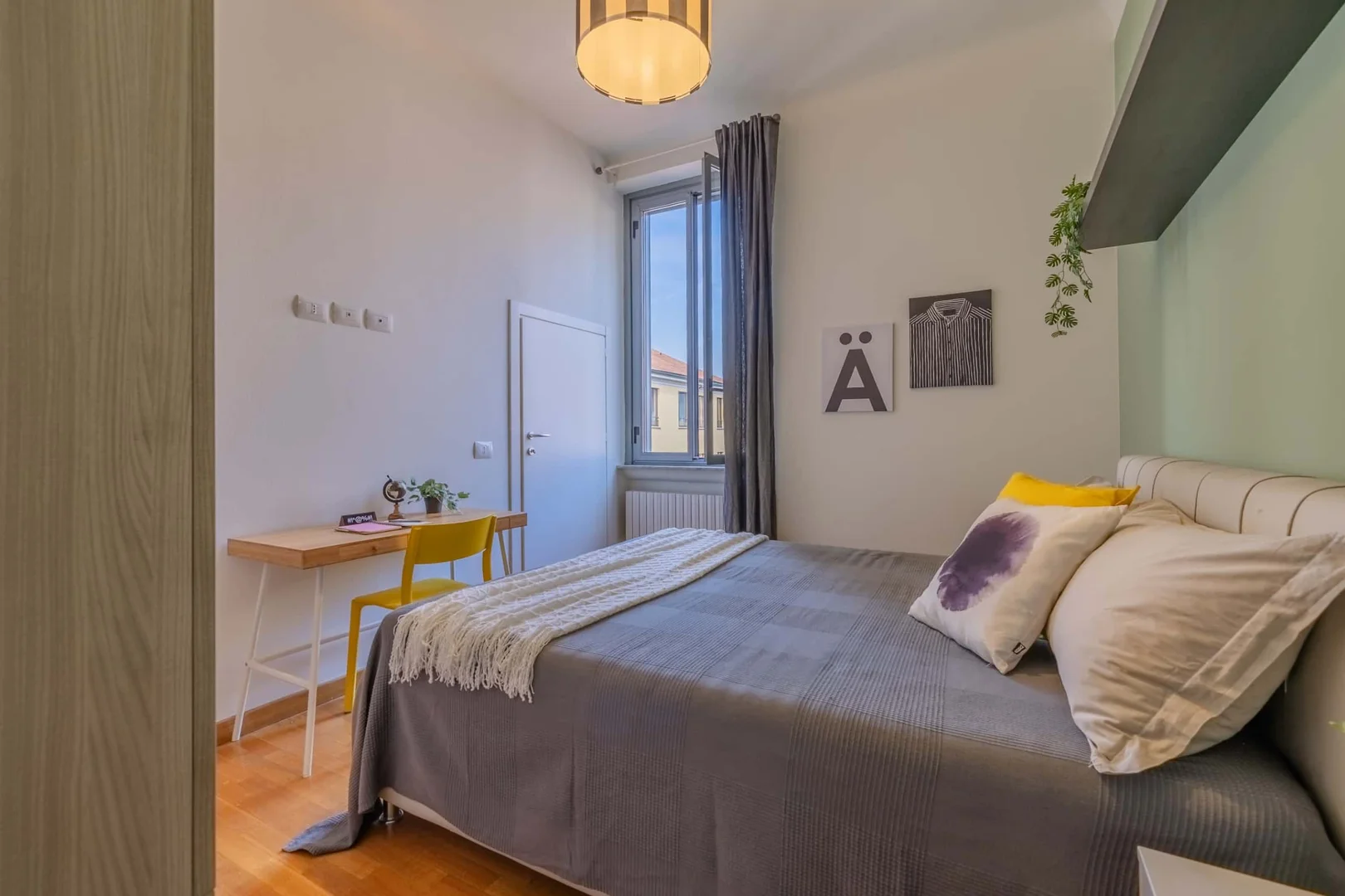Zimmer in Studentenwohnung in zu vermieten, voll möbliert