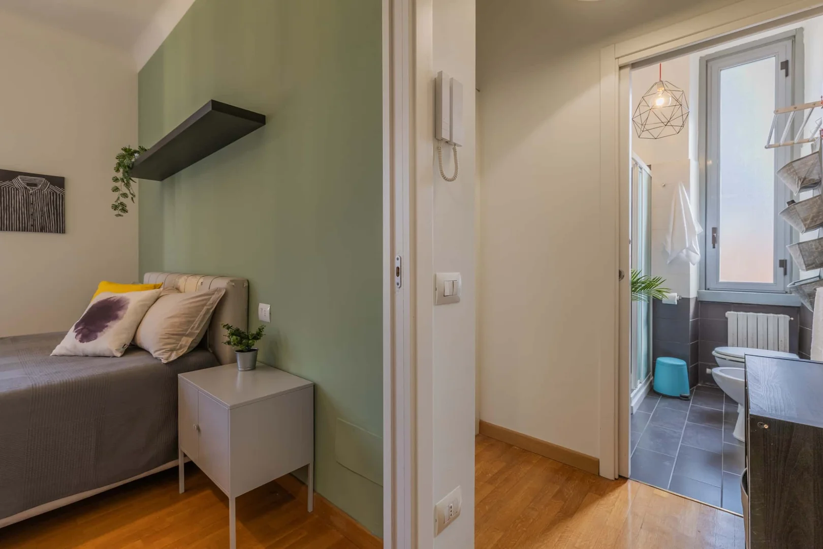 Zimmer in Studentenwohnung in zu vermieten, voll möbliert