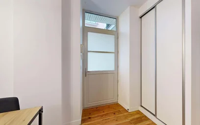 Privatzimmer in der 7 Rue Emile Guichenné, 64000 Pau, France, bild 9 von 20