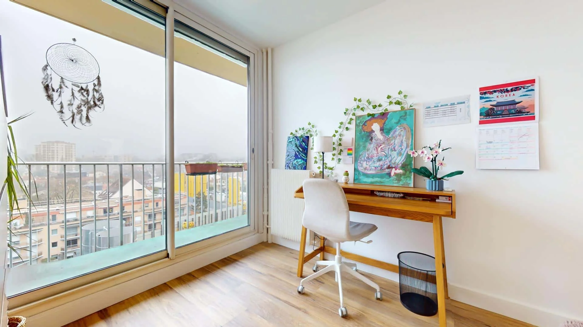 Comfortable and spacious student room in 