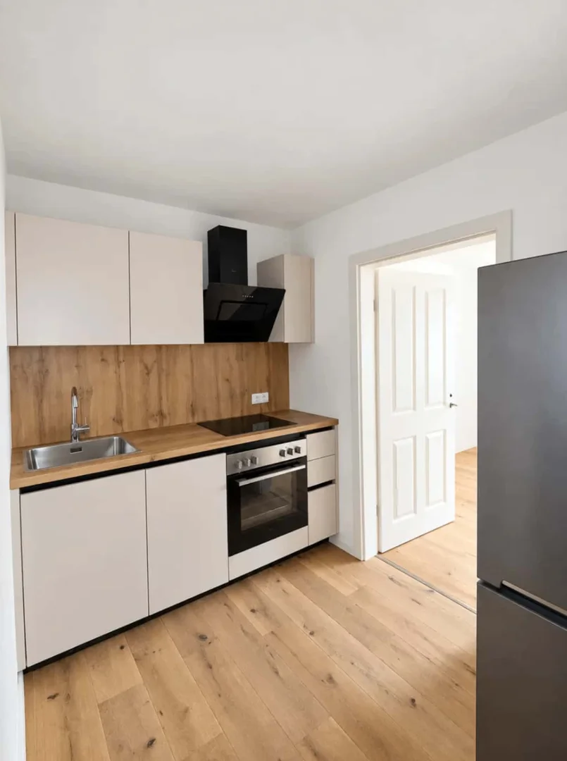 'de öğrenci dairesinde, tamamen mobilyalı kiralık oda