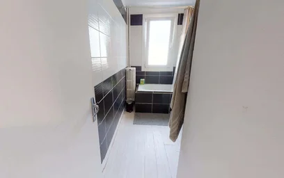 Quarto privado em 3 Rue Adolphe Dietrich, 21000 Dijon, France, imagem 9 de 11