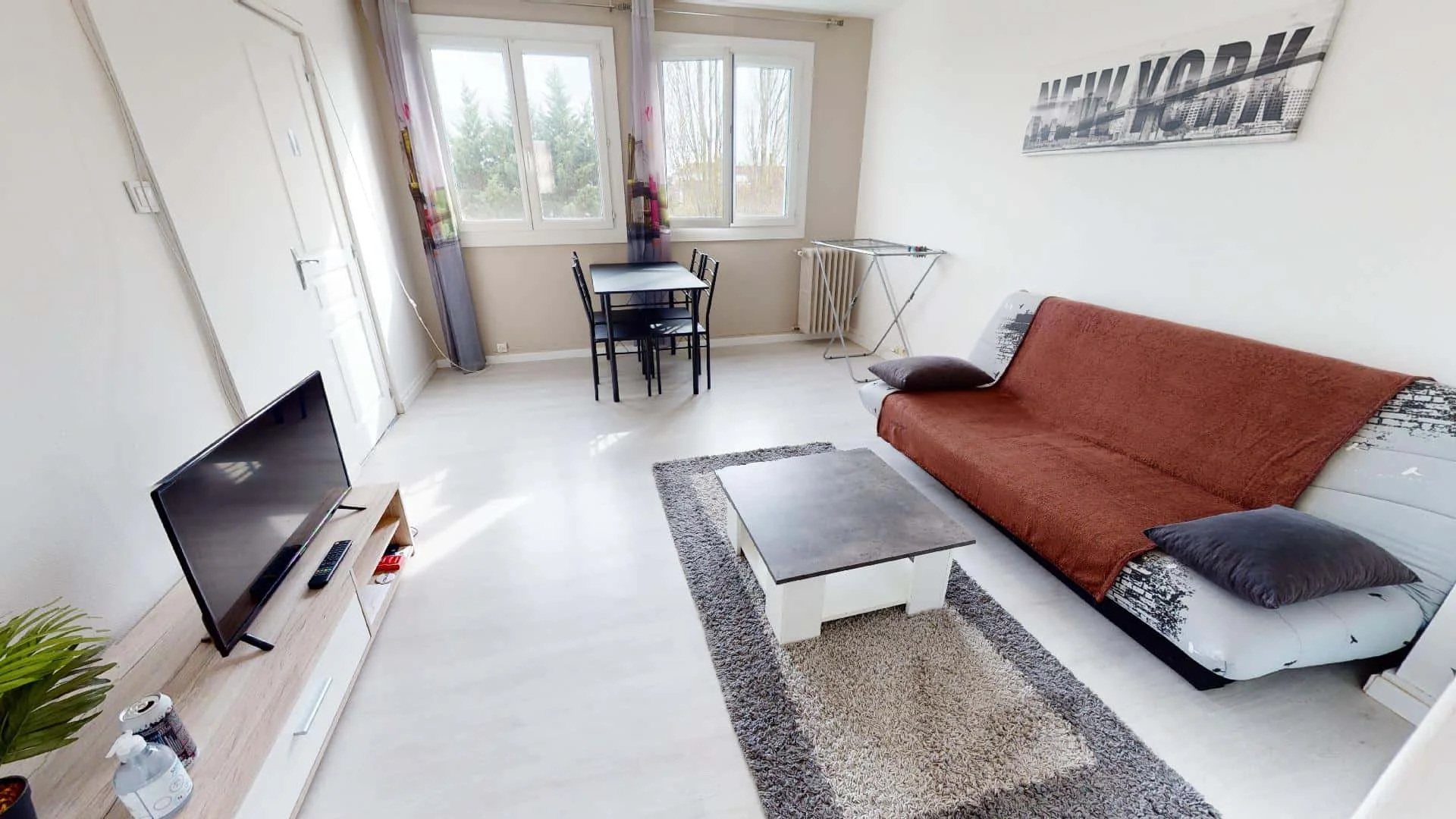 Quarto para alugar em apartamento de estudantes em , totalmente mobilado