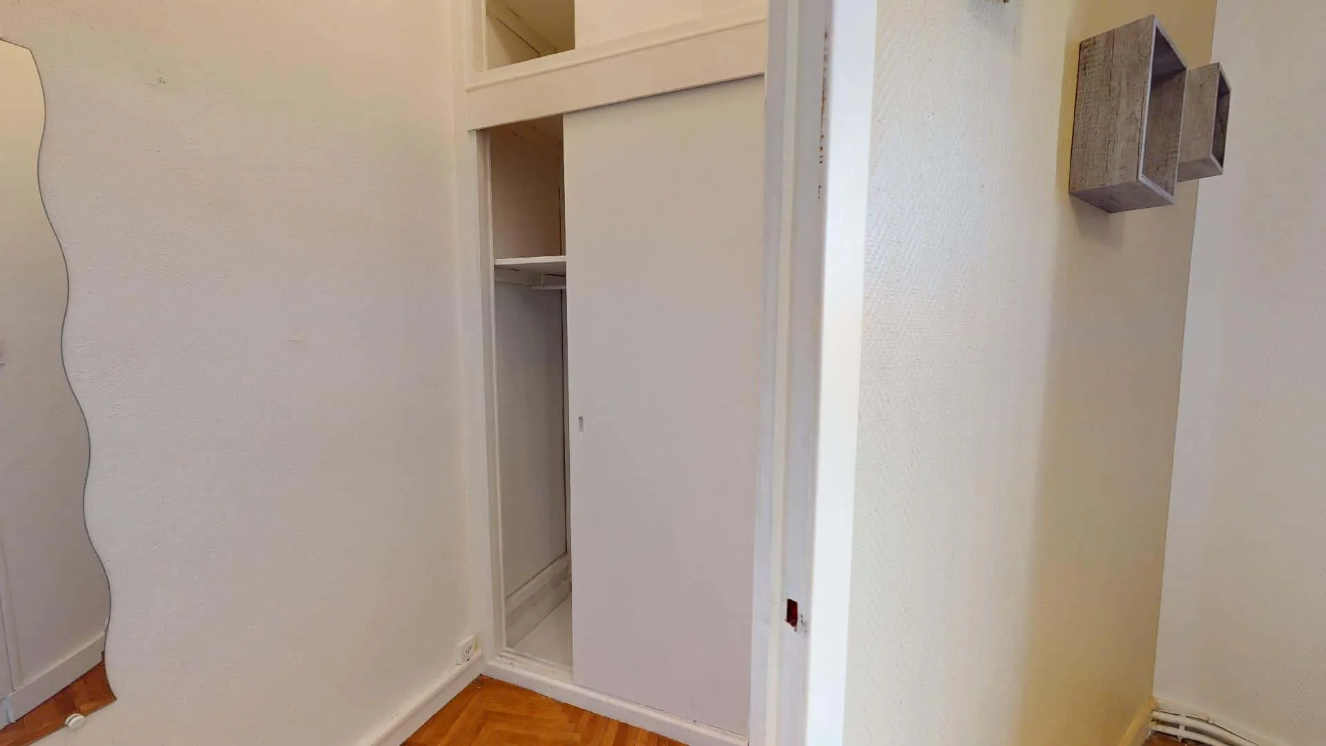 Economical student room with convenient location in 
