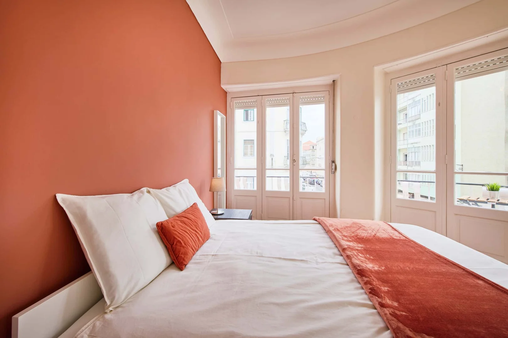 Chambre abordable pour les étudiants avec un bon éclairage dans 