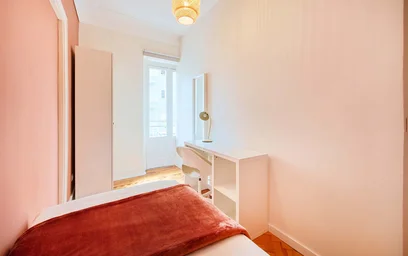 Chambre privée à R. José Falcão 57, 1000-184 Lisboa, Portugal, image 2 de 18