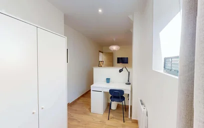 Private room at Rue du Cadran Saint-Pierre, 51100 Reims, France, image 6 of 15
