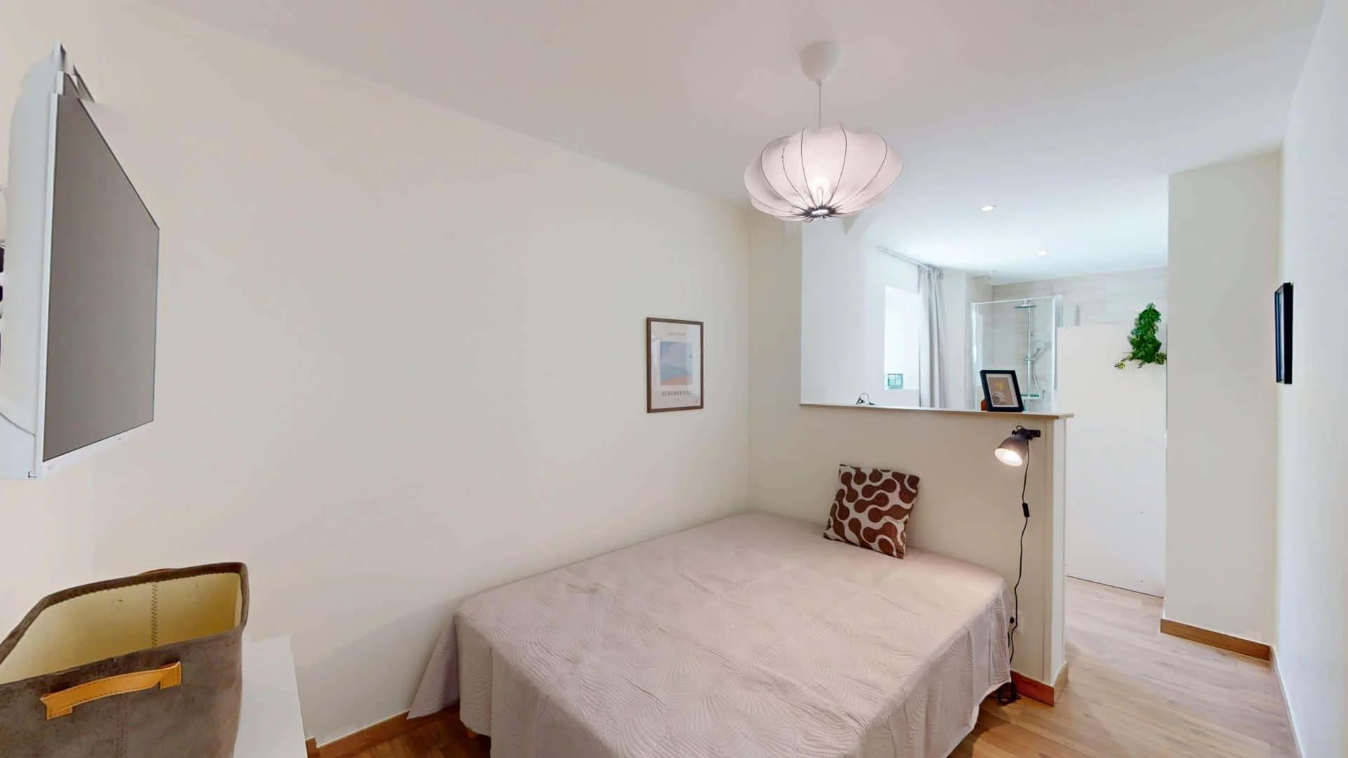Student-friendly room in  with modern amenities