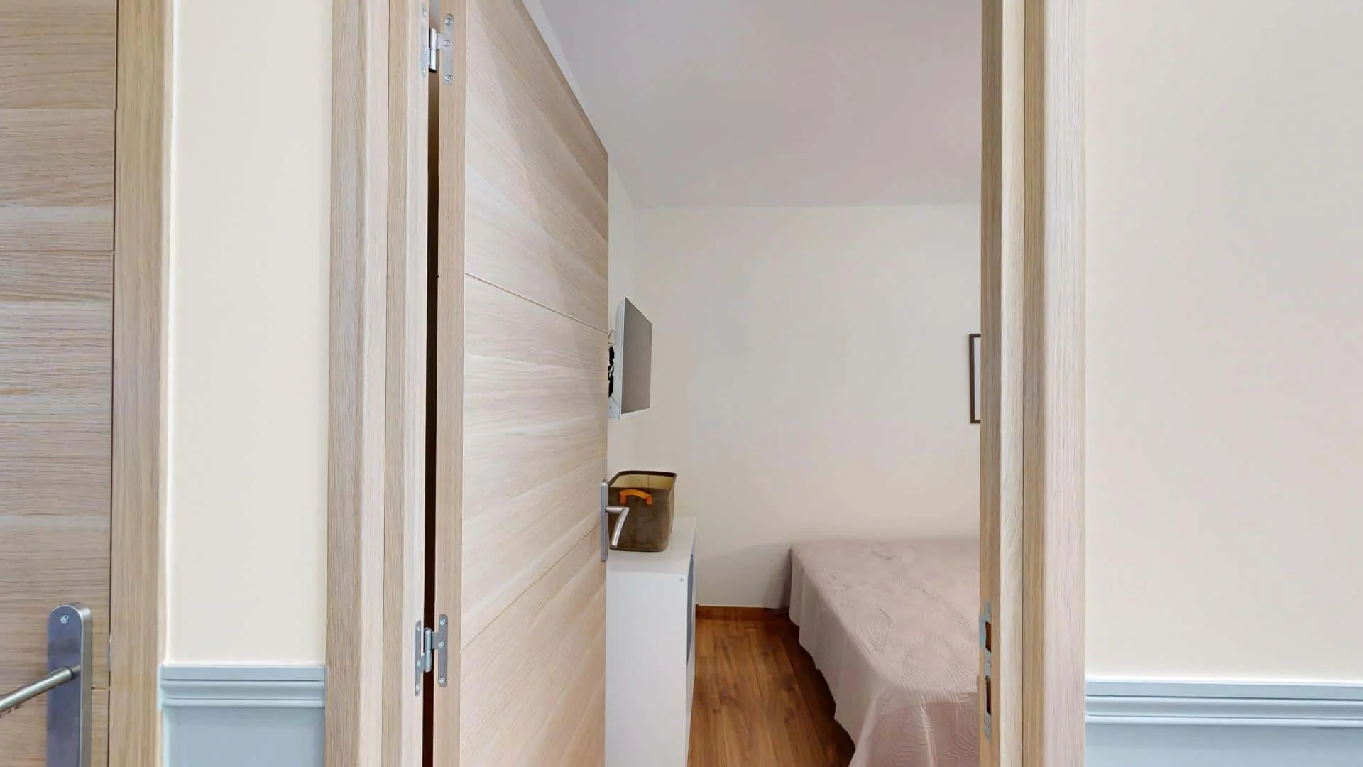Budget-friendly student room close to campus in 