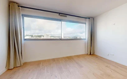 Quarto para alugar com cama de casal em {area}