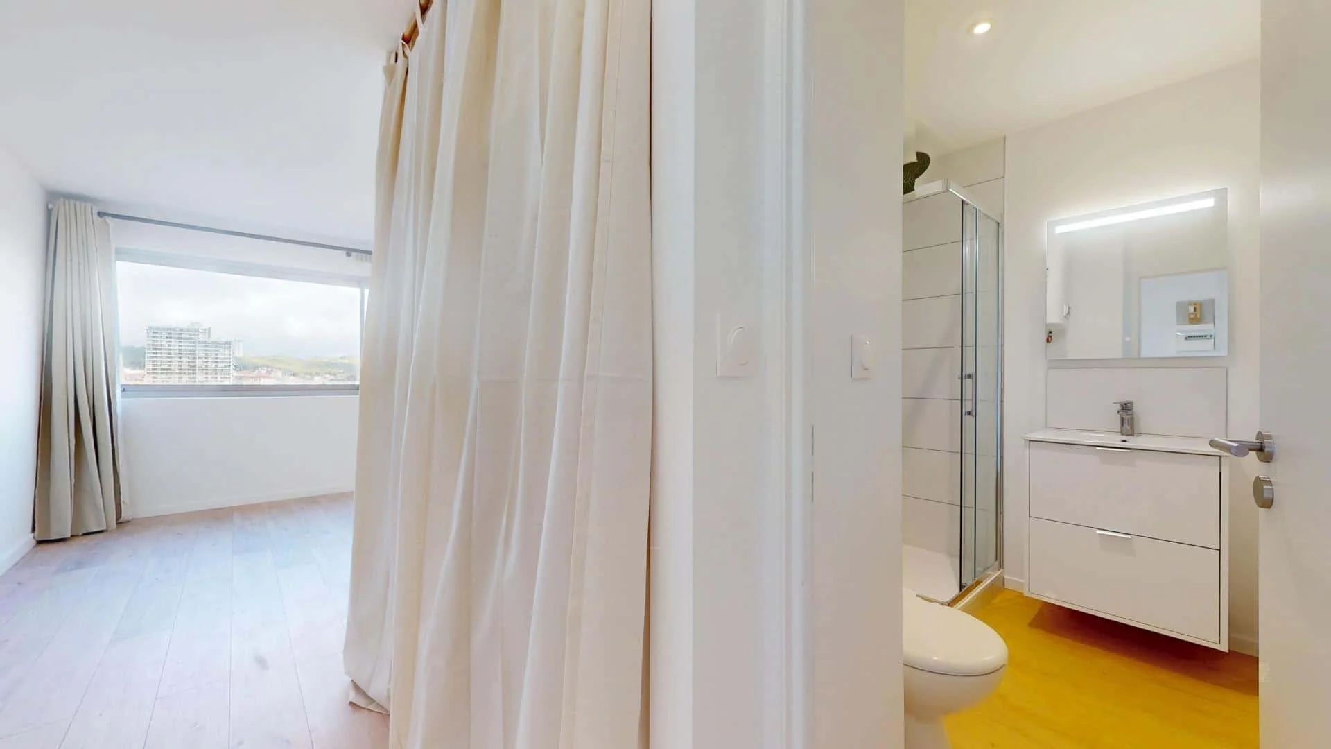 Quarto para alugar em apartamento de estudantes em , totalmente mobilado