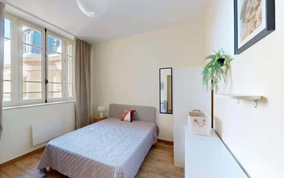 Cheap private room in {area}