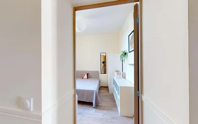 Private room at Rue du Cadran Saint-Pierre, 51100 Reims, France, image 2 of 17