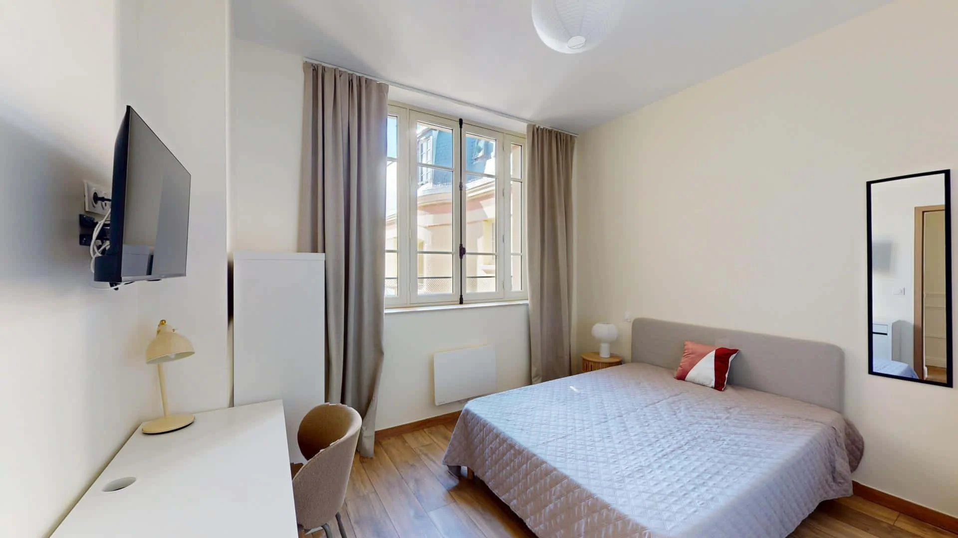 Affordable room for students with ample lighting in 