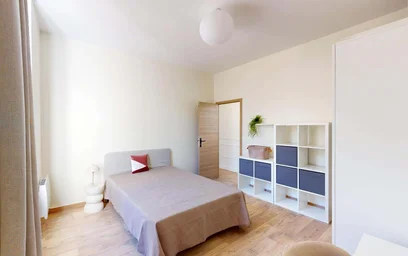 Private room at Rue du Cadran Saint-Pierre, 51100 Reims, France, image 5 of 16