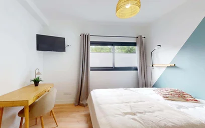 Private room at 17 Rue Louis Mie, 33000 Bordeaux, France, image 1 of 15