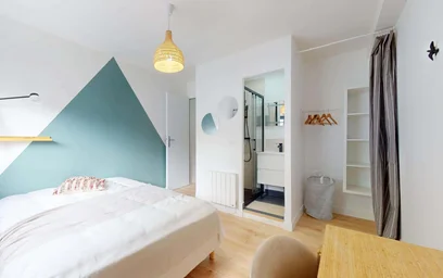 Private room at 17 Rue Louis Mie, 33000 Bordeaux, France, image 4 of 15