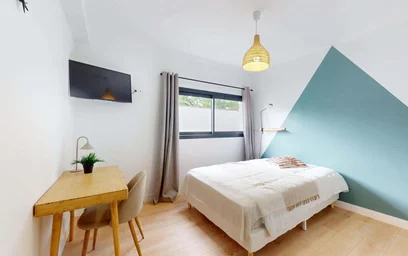 Private room at 17 Rue Louis Mie, 33000 Bordeaux, France, image 5 of 15
