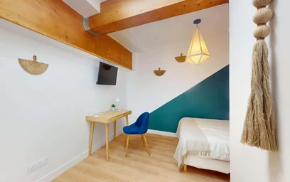 Private room at 17 Rue Louis Mie, 33000 Bordeaux, France, image 5 of 15
