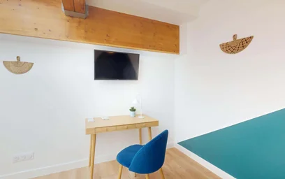 Private room at 17 Rue Louis Mie, 33000 Bordeaux, France, image 6 of 15