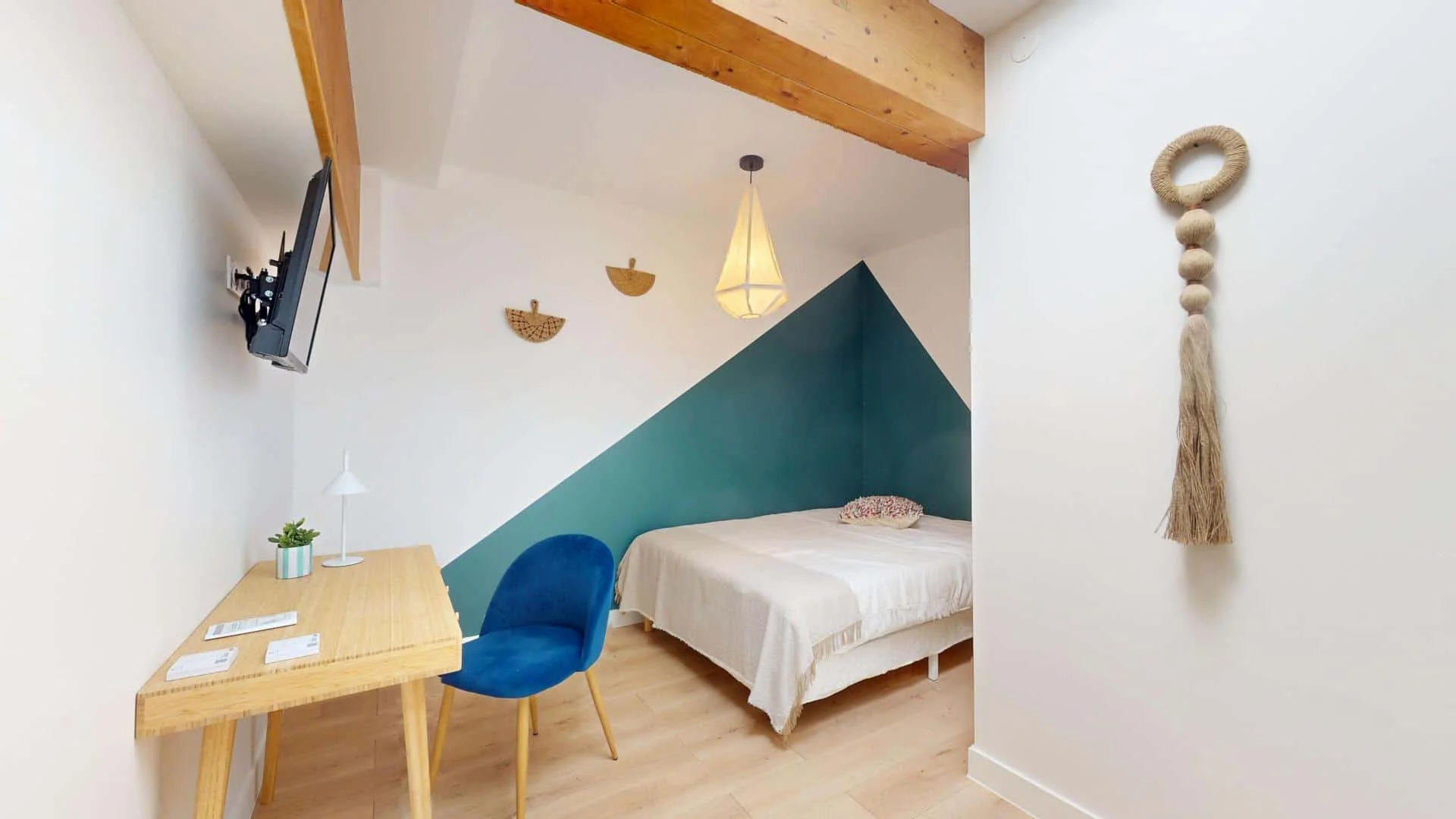 Cozy room for students available in 