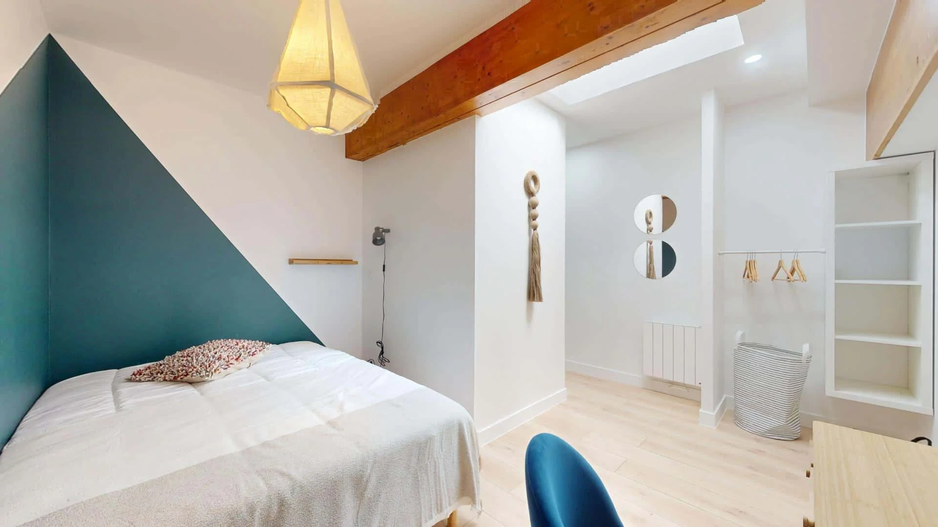 Bright and airy student room with easy university access in 