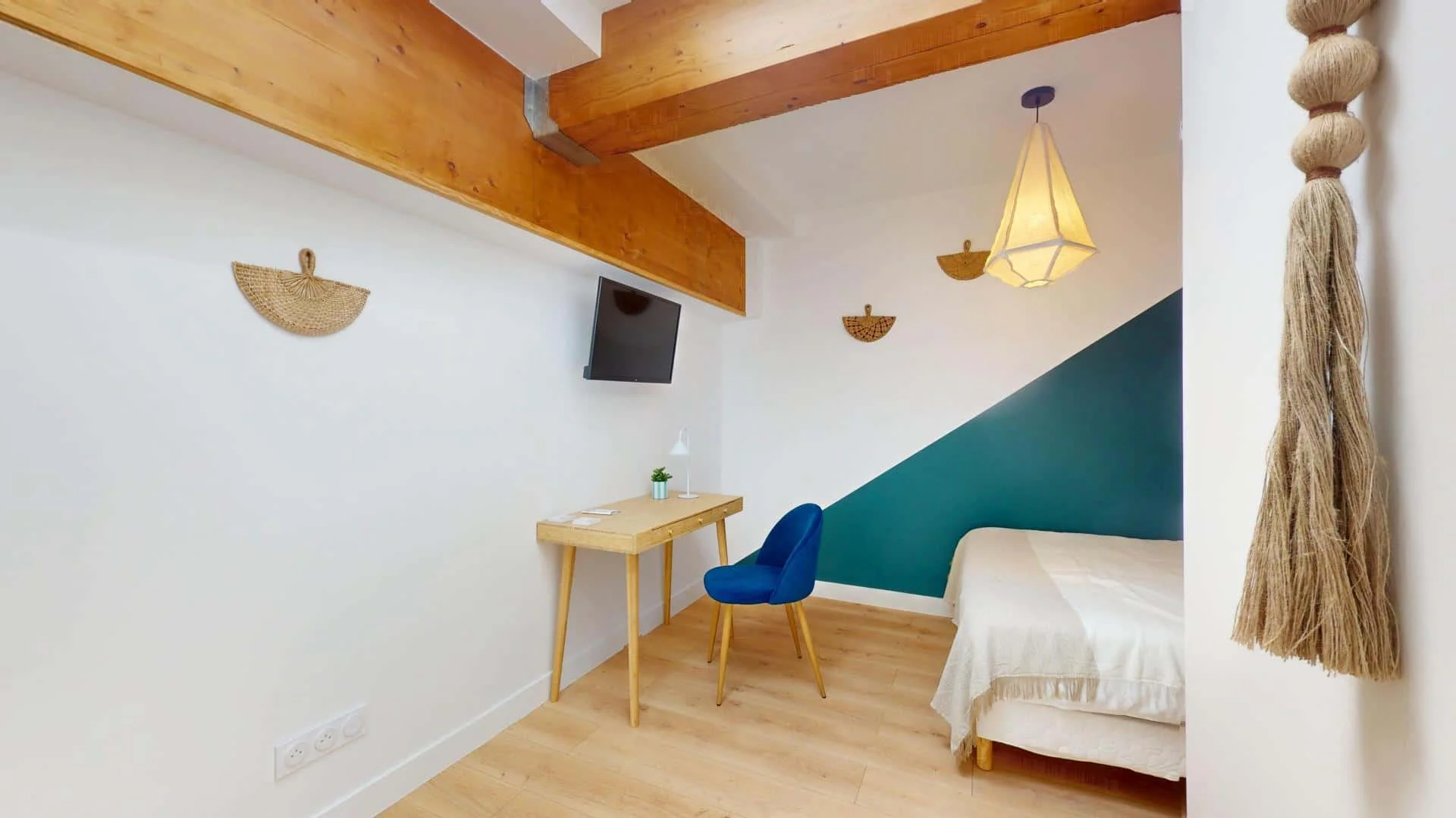 Budget-friendly student room close to campus in 