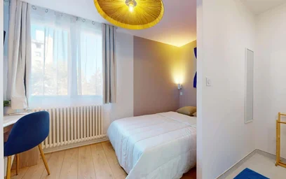 Habitación privada en 33 Cr Dr Jean Damidot, 69100 Villeurbanne, France, imagen 1 de 19