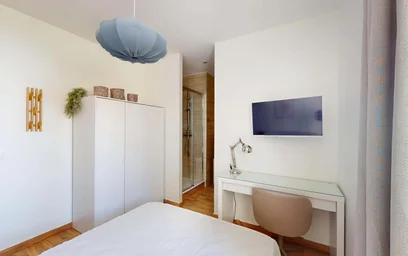 Private room at Rue du Cadran Saint-Pierre, 51100 Reims, France, image 4 of 16