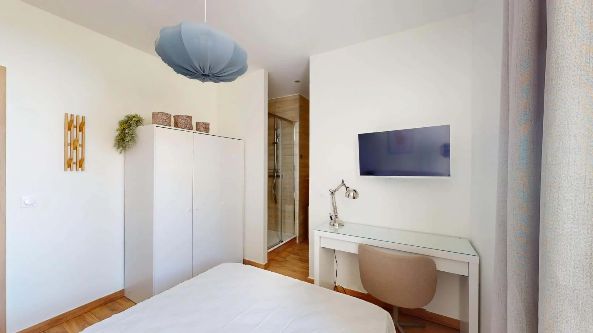 Budget-friendly student room close to campus in 