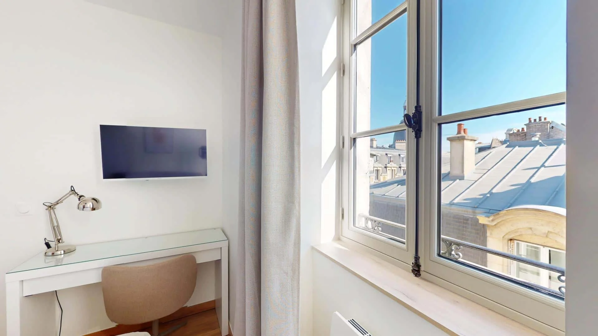 Affordable room for students with ample lighting in 
