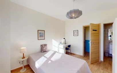 Private room at Rue du Cadran Saint-Pierre, 51100 Reims, France, image 4 of 16
