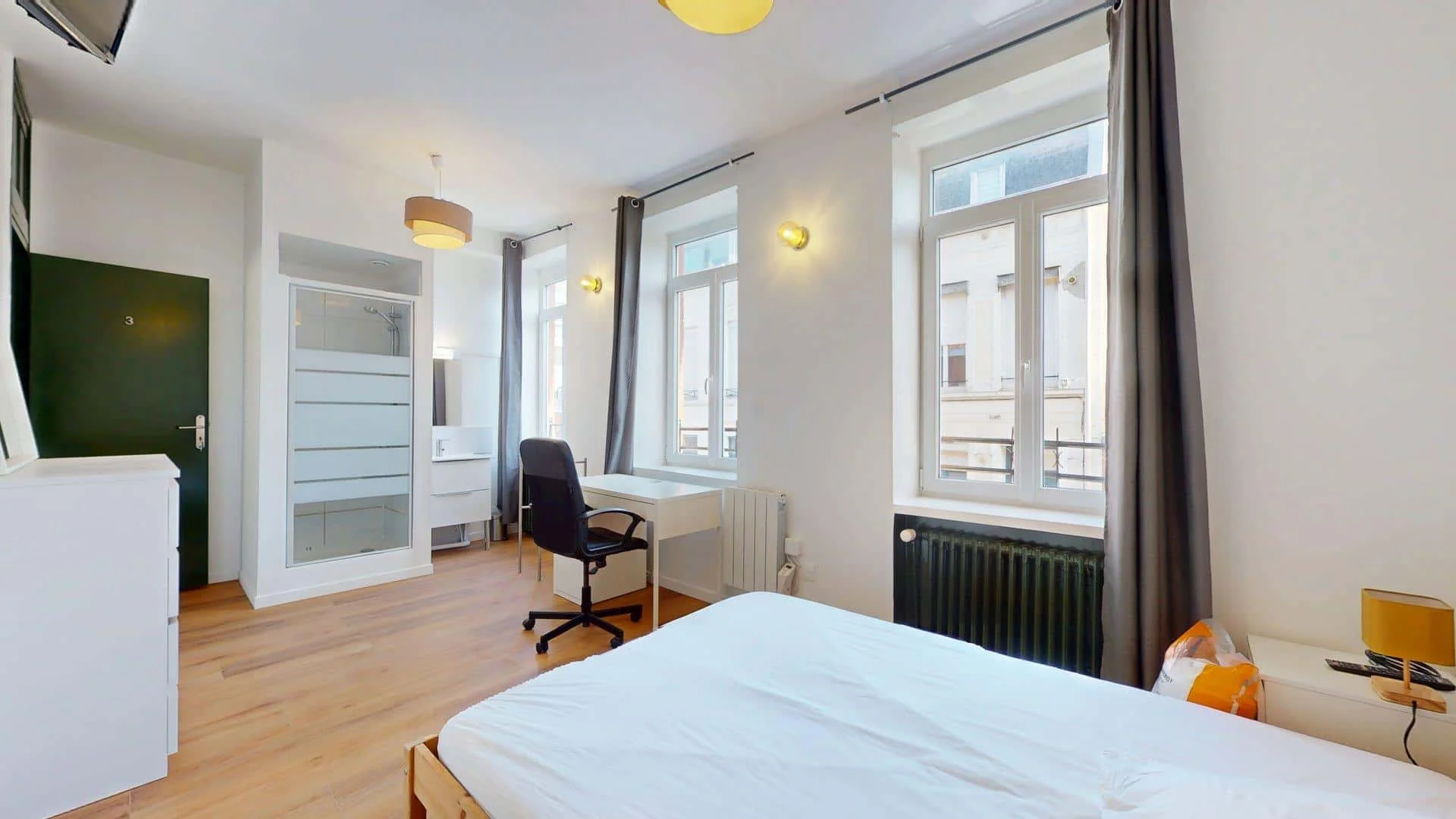 Quarto para alugar em apartamento de estudantes em , totalmente mobilado