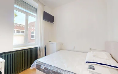 Quarto privado em 6 Rue Motte, 59200 Tourcoing, France, imagem 2 de 18