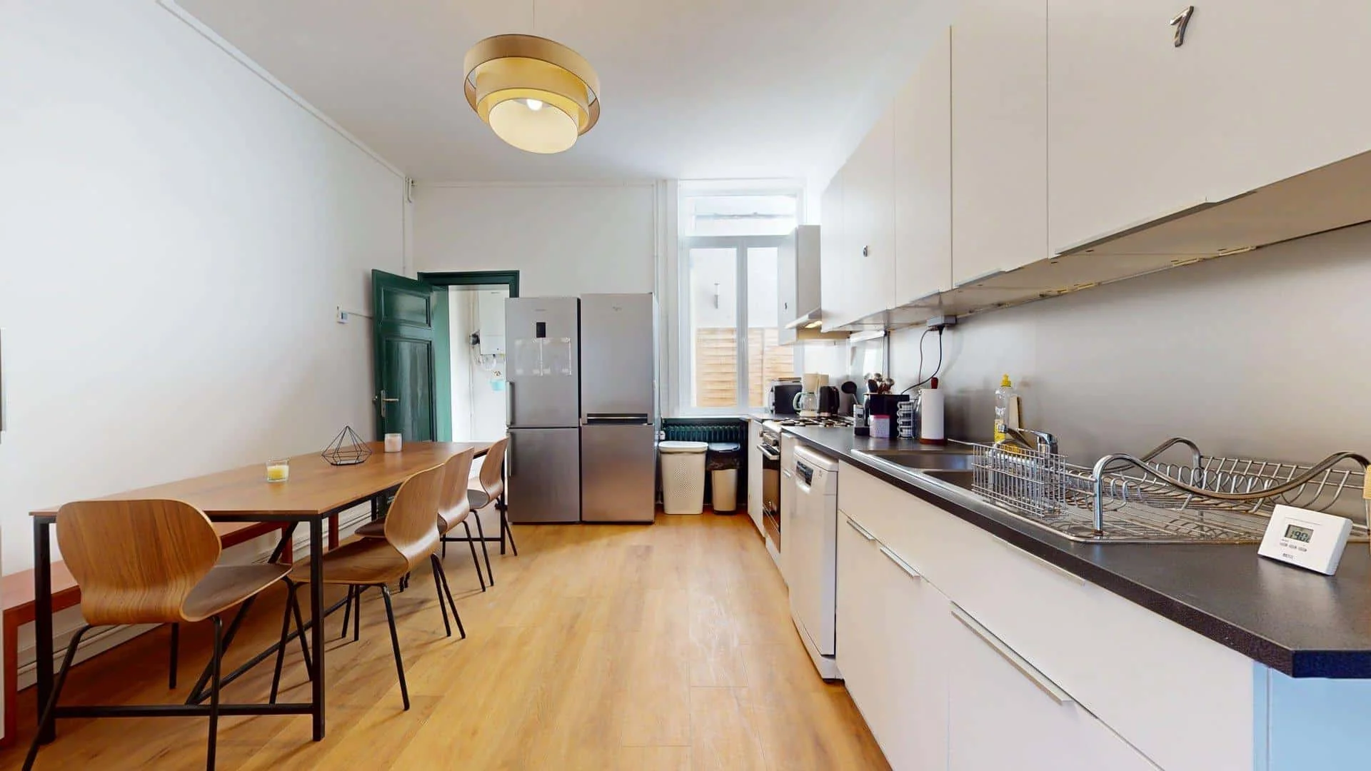 Quarto para alugar em apartamento de estudantes em , totalmente mobilado