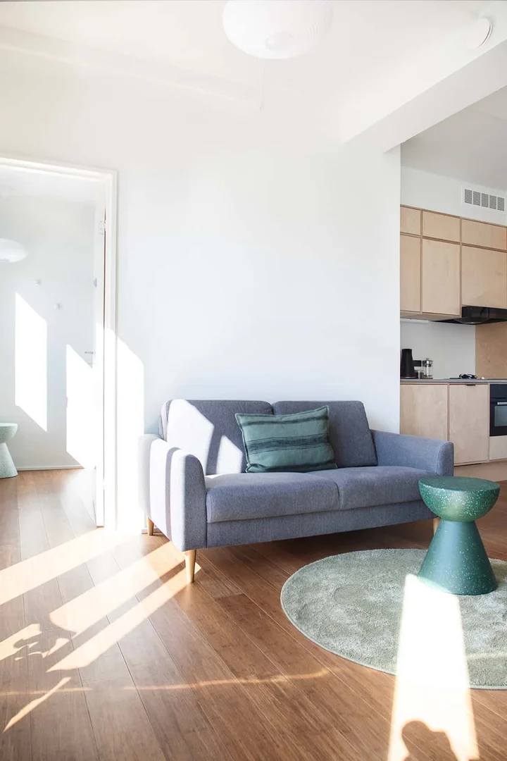 Habitación estudiantil amplia y cómoda en