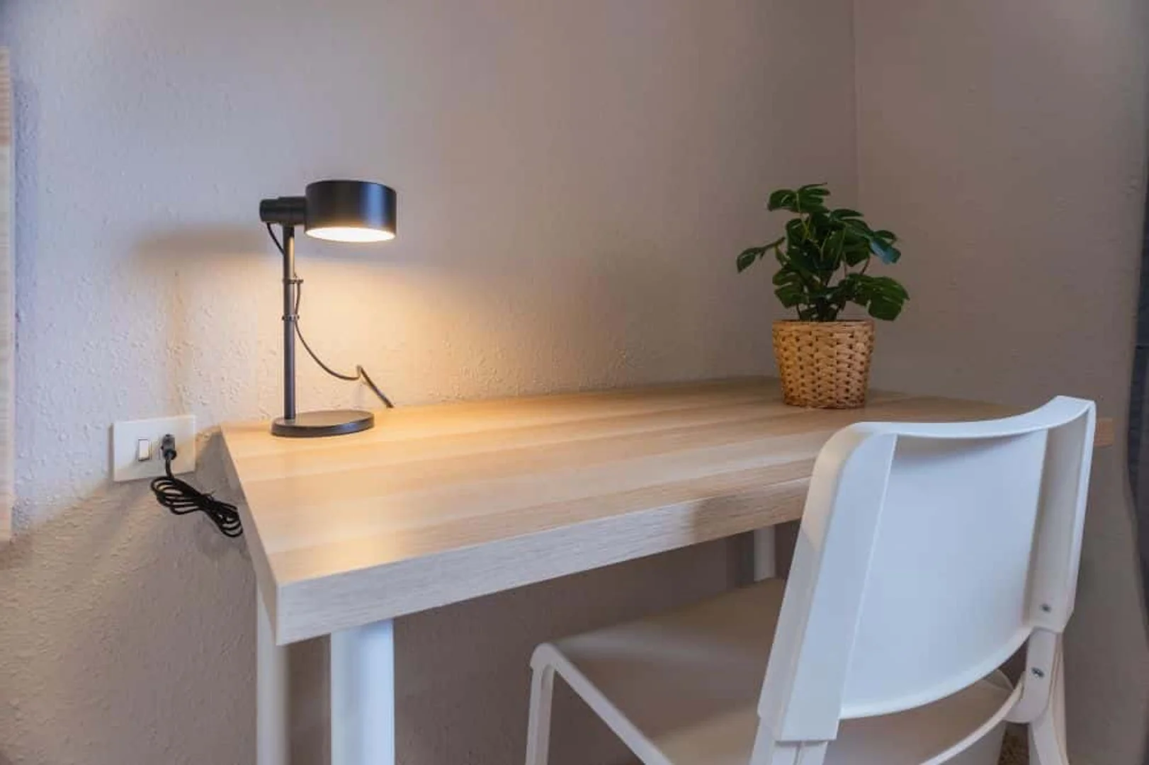 'de öğrenci dairesinde, tamamen mobilyalı kiralık oda