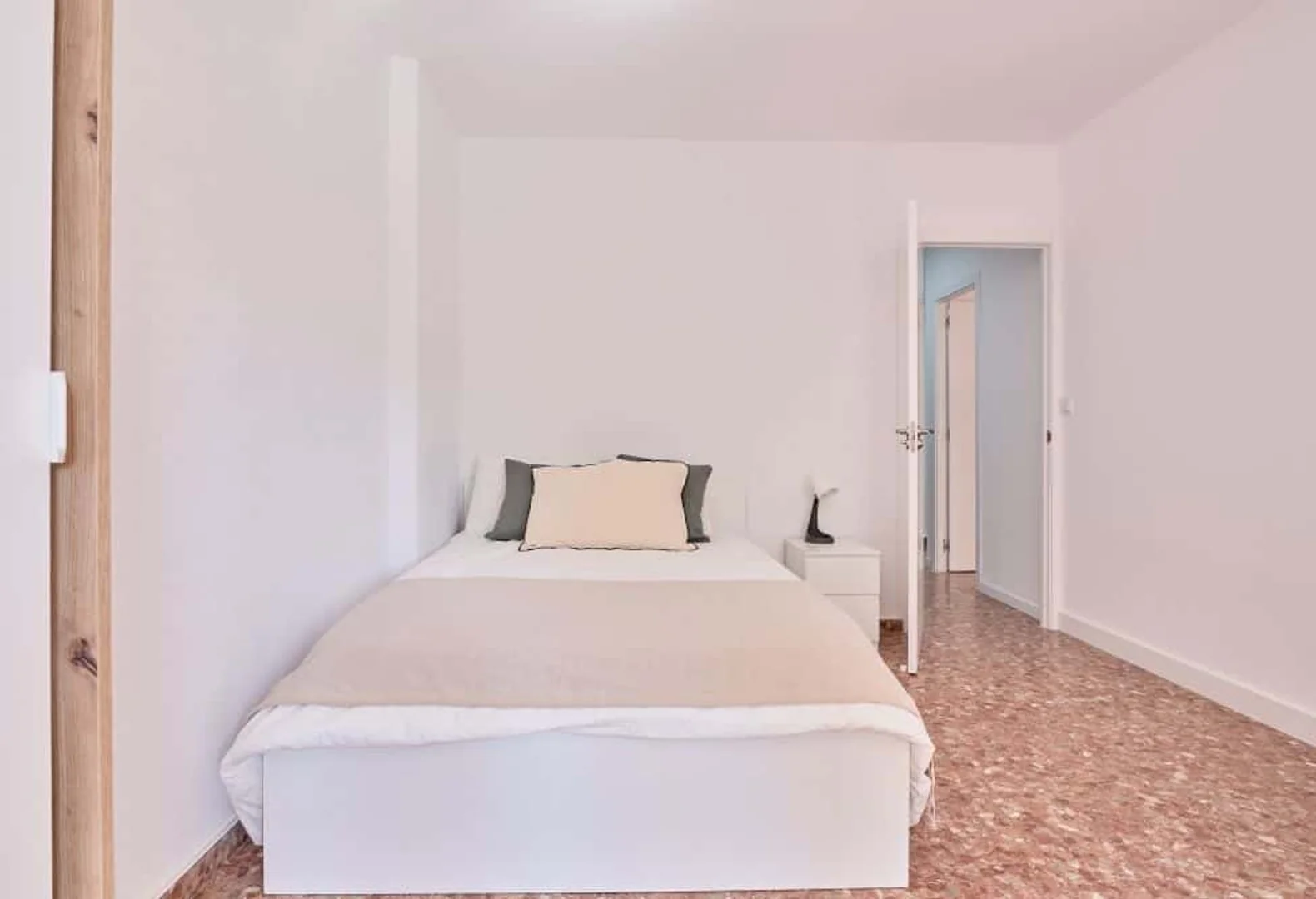 Habitación estudiantil económica con ubicación conveniente en 