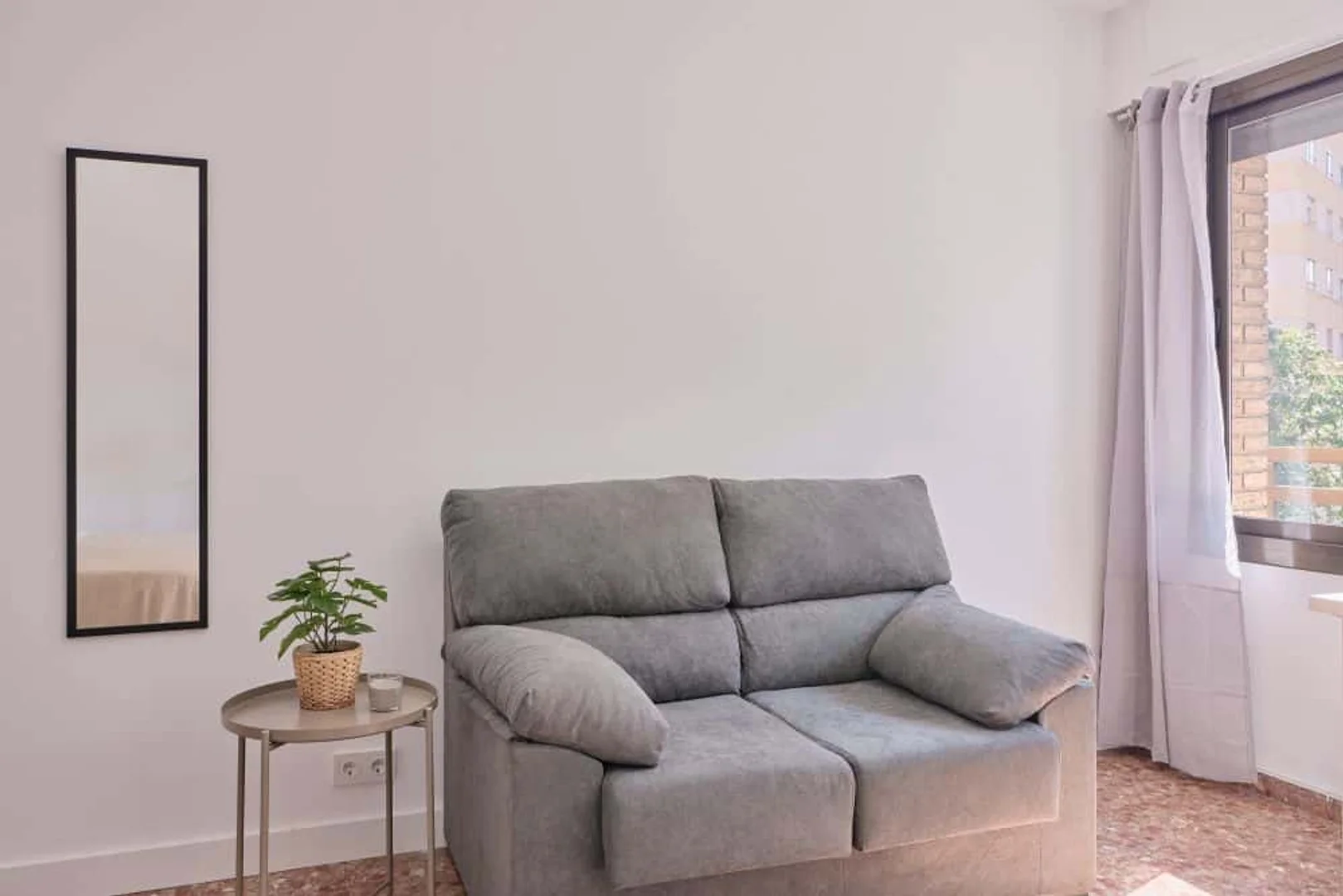 Habitación estudiantil económica cerca del campus en 