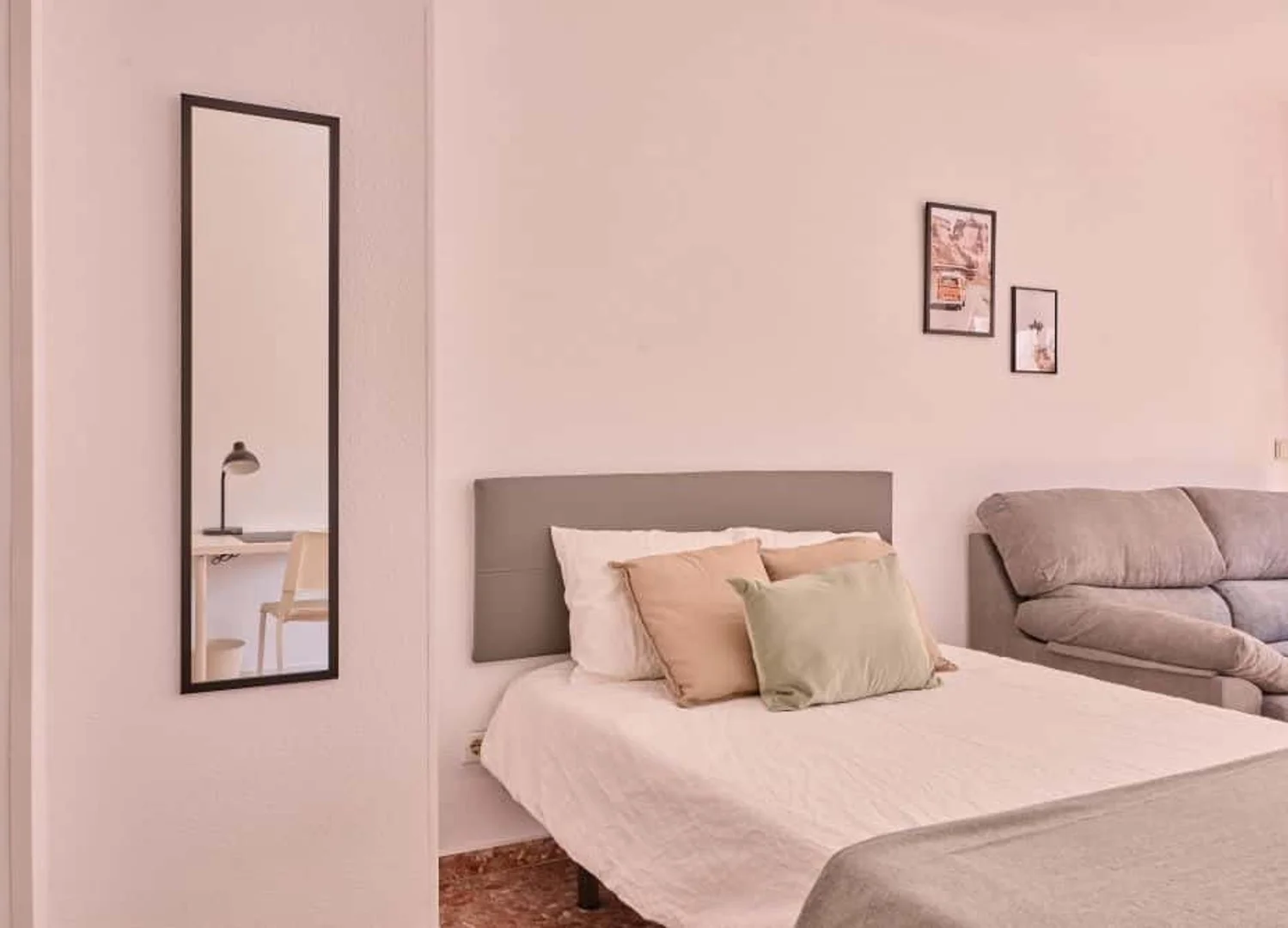 Habitación para estudiantes en  con área de estudio y facilidades compartidas