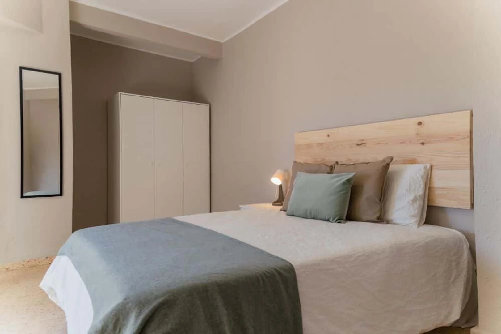 'de öğrenci dairesinde, tamamen mobilyalı kiralık oda