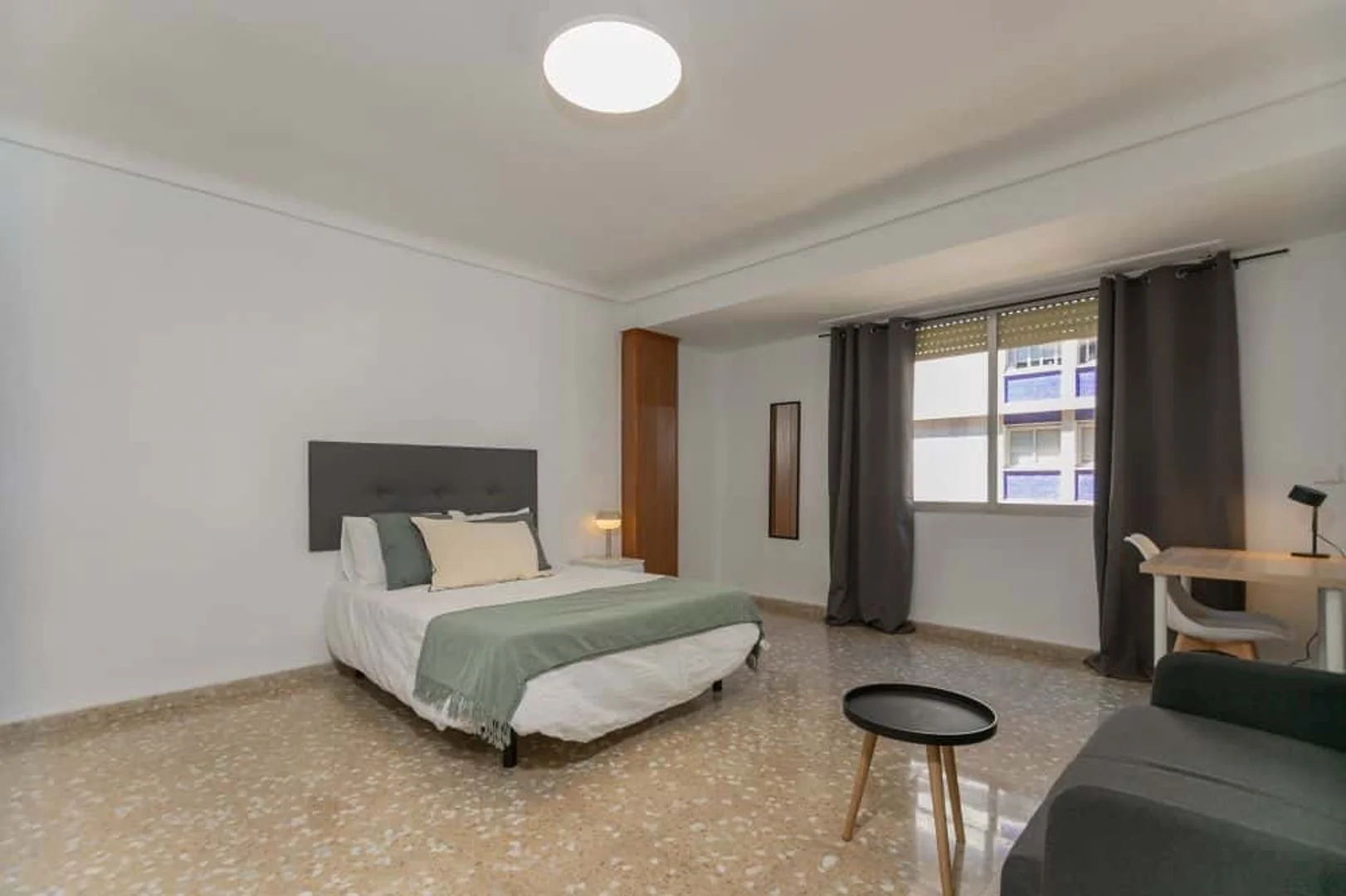 'de öğrenci dairesinde, tamamen mobilyalı kiralık oda