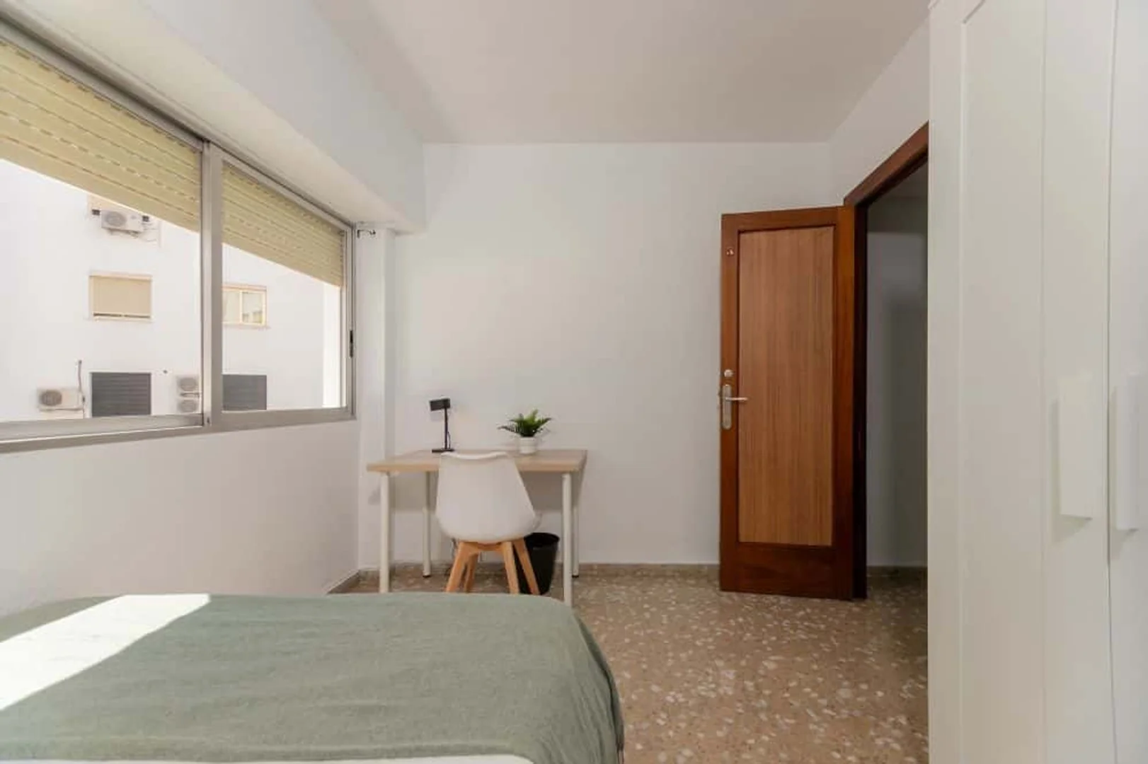 'de modern olanaklara sahip öğrenci dostu oda
