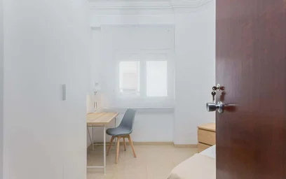 {area} içinde aydınlık özel oda