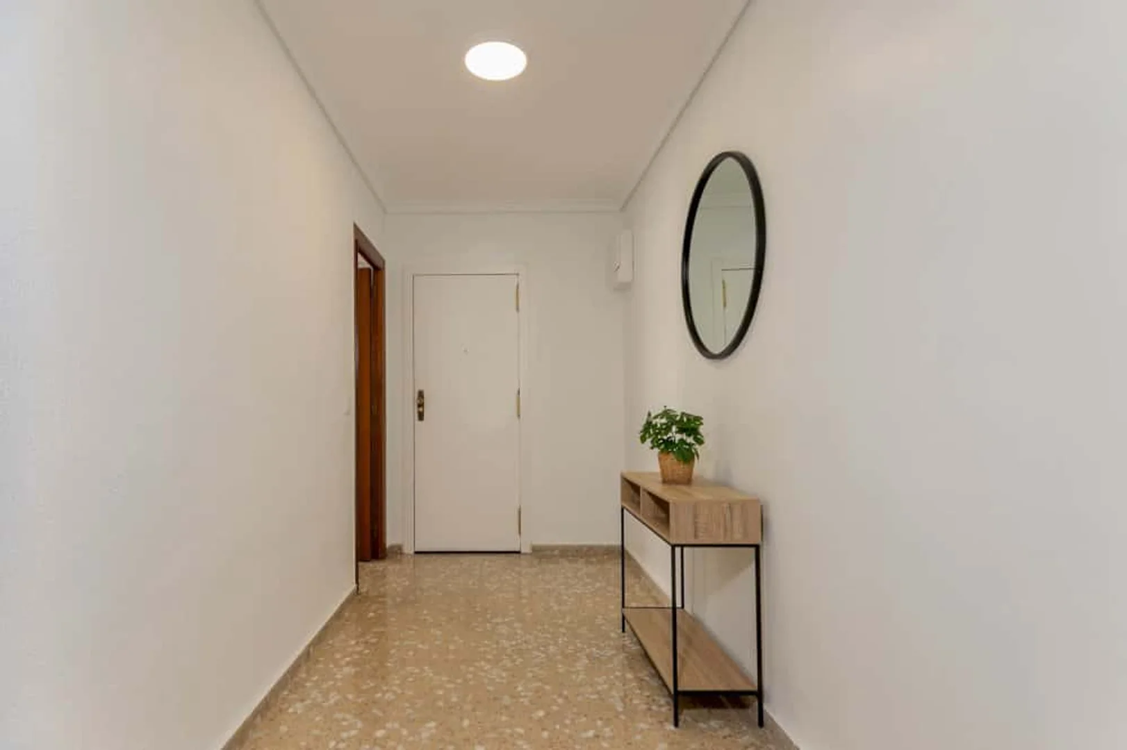 'de modern olanaklara sahip öğrenci dostu oda