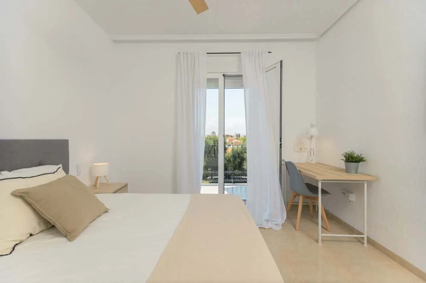 'de öğrenci dairesinde, tamamen mobilyalı kiralık oda