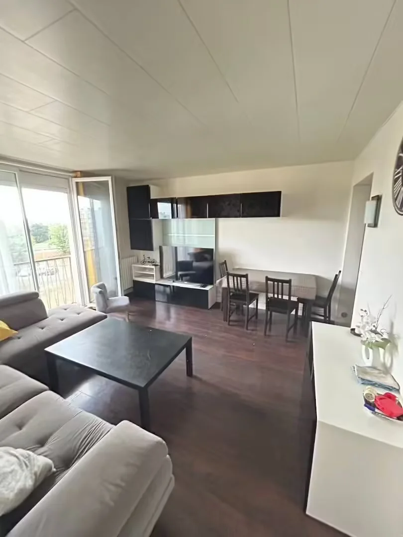 Habitación estudiantil amplia y cómoda en 