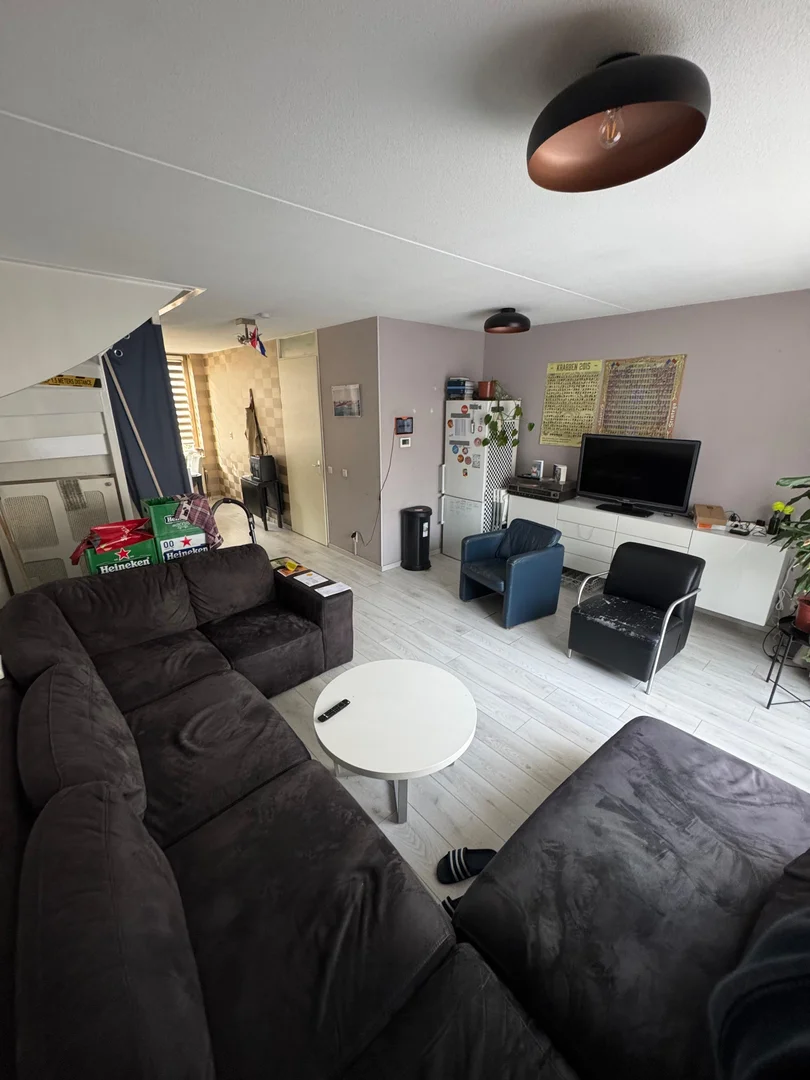 Quarto de estudante em  com área de estudo e instalações partilhadas