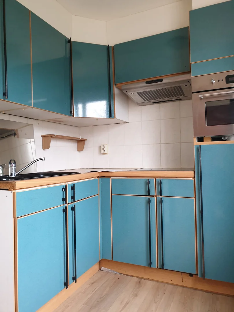 'de etkili düzene sahip minimalist öğrenci stüdyosu